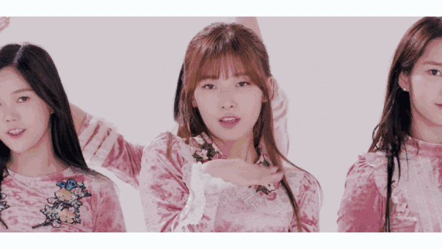 保守的女性样子,同时还有适合她们的可爱的歌曲和表情,加上oh my girl