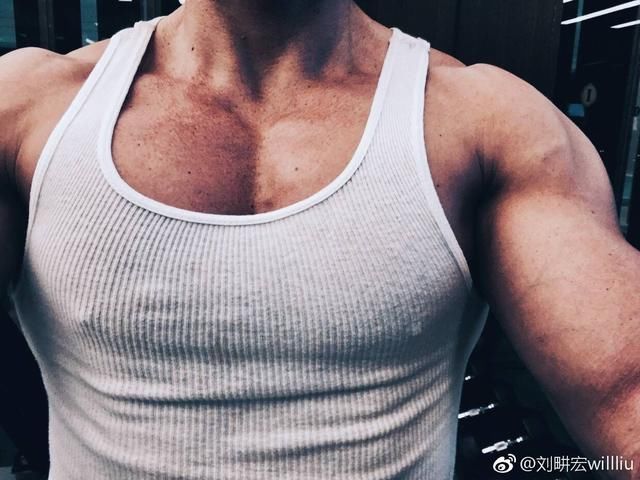 健身刘畊宏肌肉