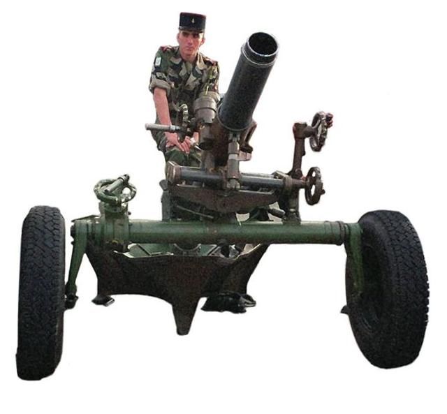 这种迫击炮口径虽然只有120毫米,可威力却丝毫不逊色重型榴弹炮