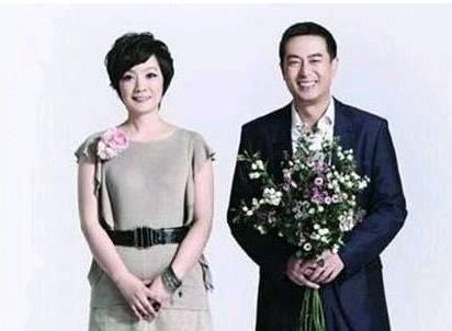 和现任妻子王海燕一样,张嘉译也经历过一段不为人知的失败婚姻.