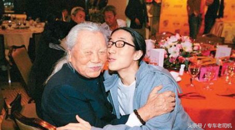 成龙的亲生父亲房道龙,93岁因前列腺癌去世