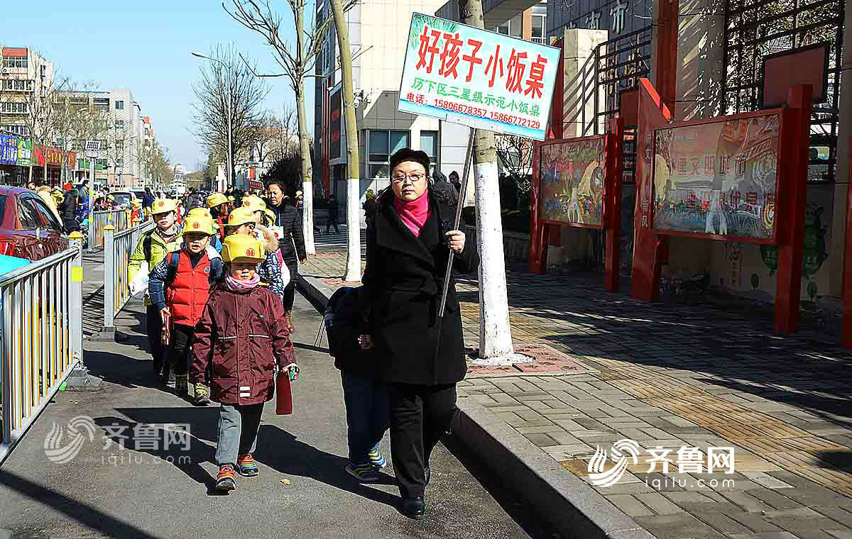 记者探秘小饭桌:厨师都有健康证 食材都经正规途径购买