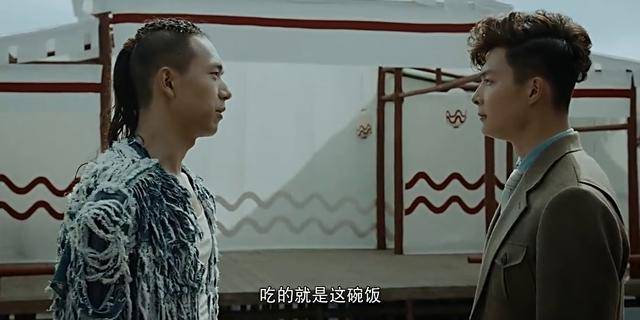因为在剧中对郭得友一往情深,所以尽管她的发型对于民国潮范没什么