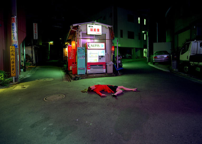 日本摄影师镜头下,模特们最美的死亡瞬间
