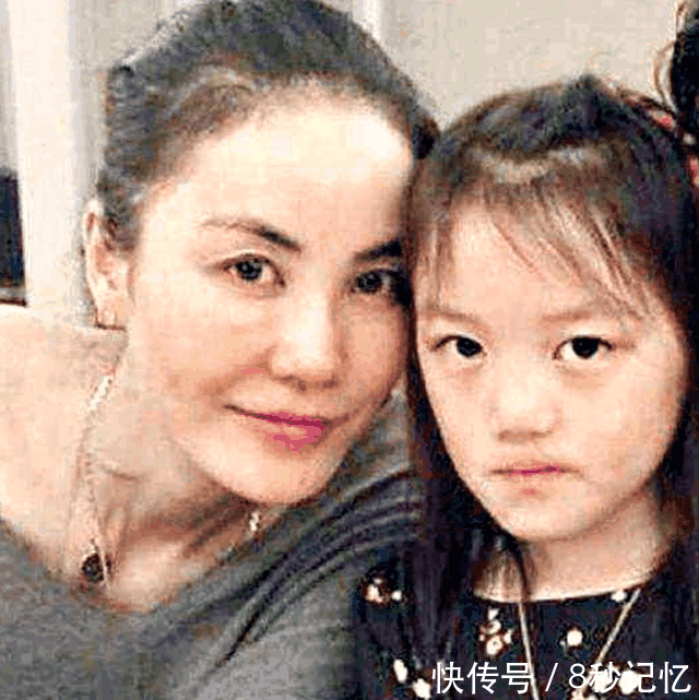 王菲女儿李嫣兔唇手术成功, 颜值恢复简直太美了.
