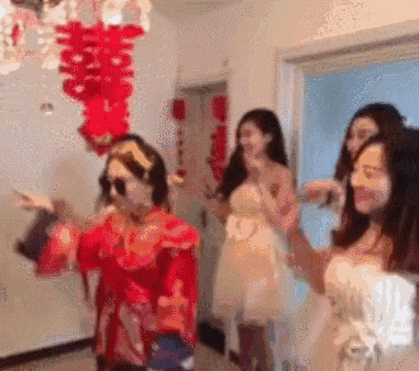 内涵段子:据说有这样的美女老板,做什么生意都会火