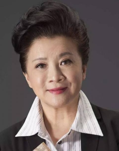 国家一级演员,坐车被名导相中,成母亲专业户,演张嘉译