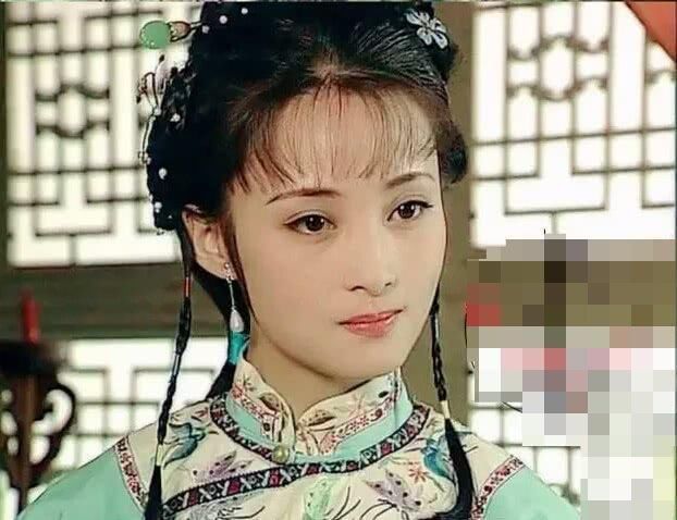 蒋勤勤 蒋勤勤的美连善于写美人的琼瑶阿姨见了都惊叹不已,更是亲自