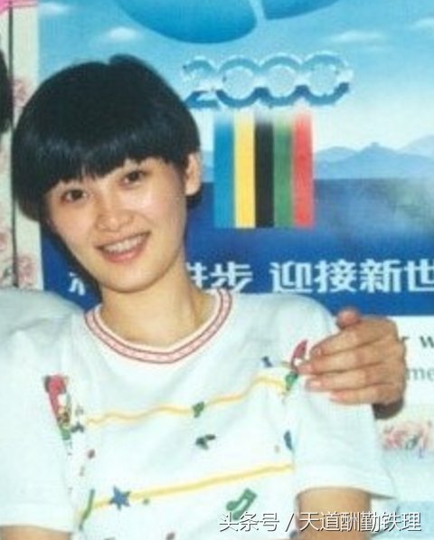 看了徐帆年轻时的照片,就知道冯小刚为何与前妻离婚而