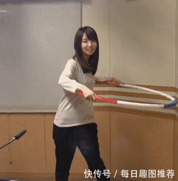 搞笑gif图:我相信你过了一个难忘的生日!