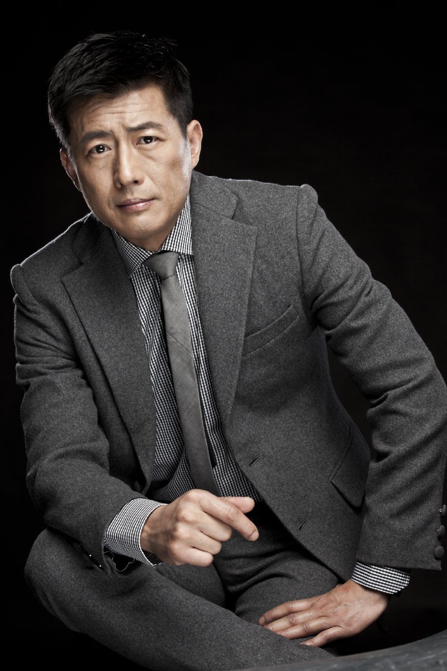 然而在现实生活中却不是一个好男人,江珊和高曙光一见钟情,之后两人