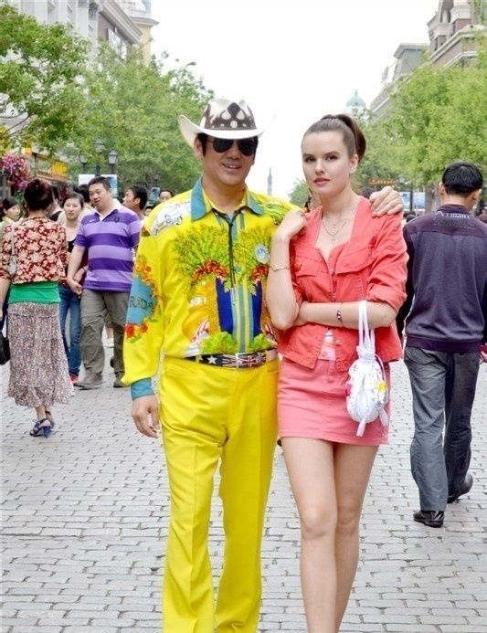 哈尔滨大叔娶了个俄罗斯大"洋媳妇",生活甜蜜让人羡慕