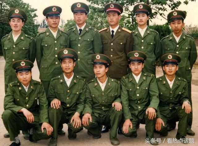 中国军队制式军装的演变史,你见过几套军装