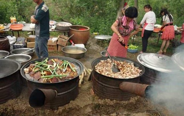 直击 农村真正的大锅饭,露天厨房,你吃饭有这"霸气"吗