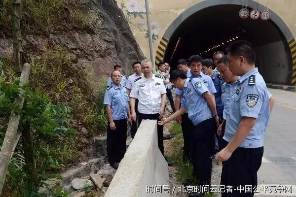 在双牌公安工作汇报会上,刘新良同志对双牌县公安局维护社会稳定