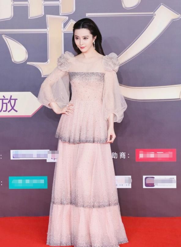 信不信刘亦菲只用这一套礼服就打败了范冰冰