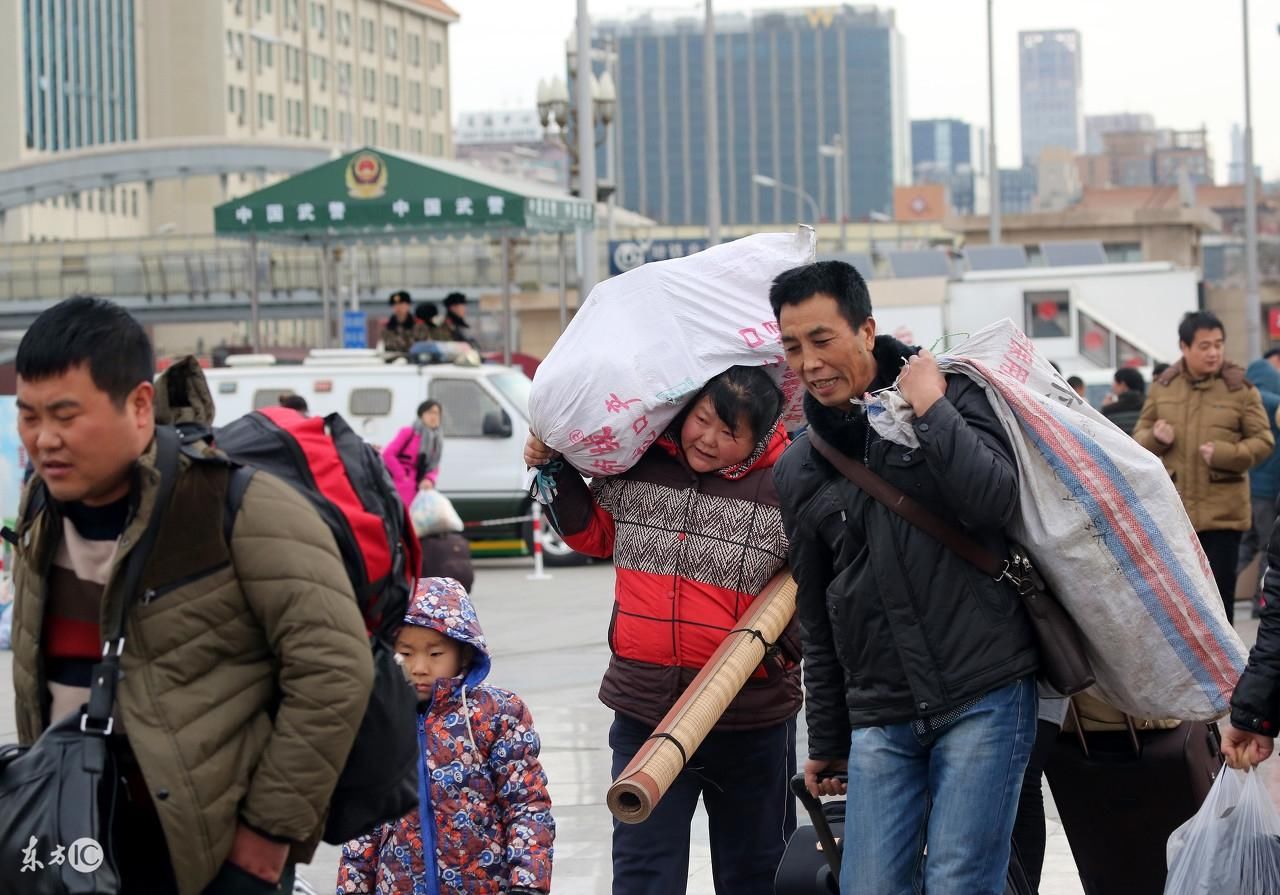 一个背包,一个家,春节来临,全国各地外出务工人员踏上