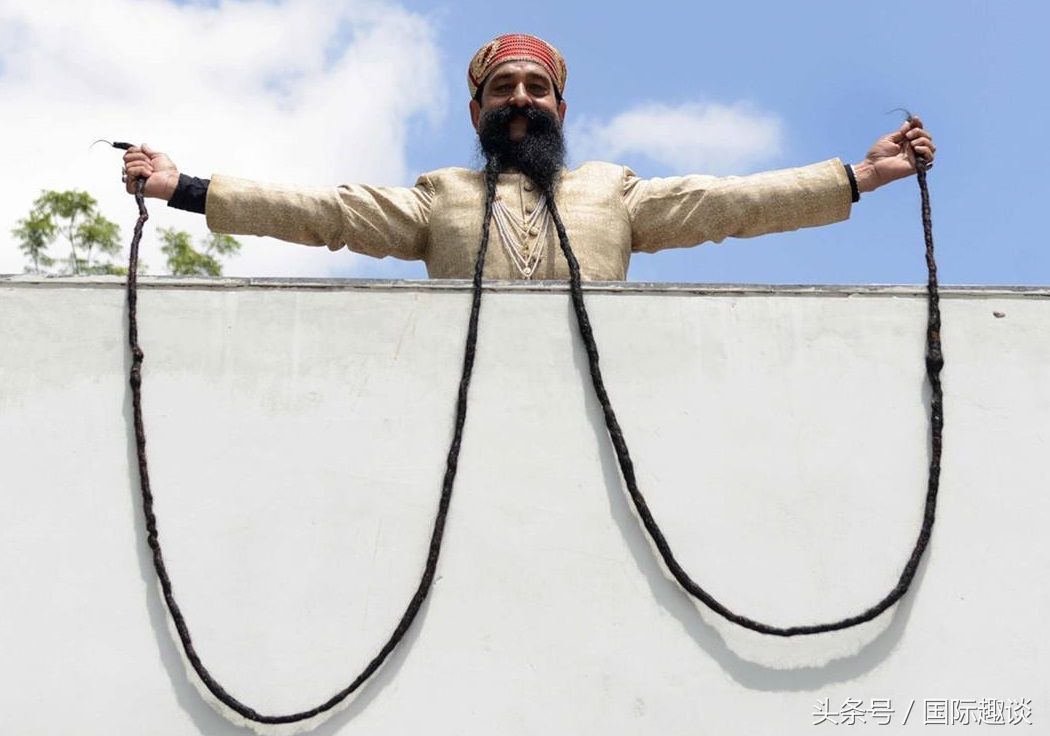 ramsinghchauhan(世界上胡子最长的男人)--印度人,58岁,胡子长达4.