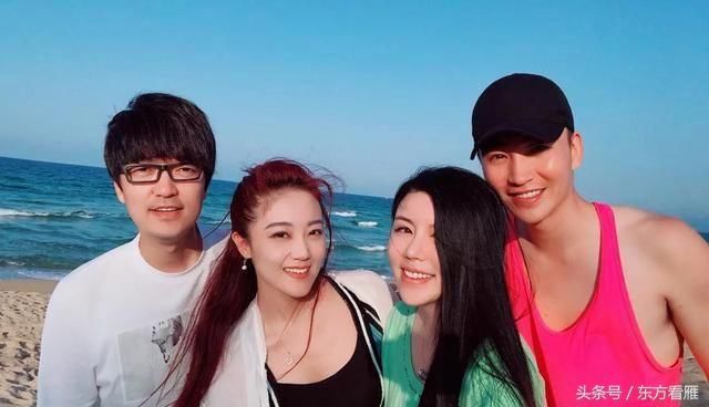 实拍:"玖月奇迹"的王小海,王小玮两口子在海边游泳