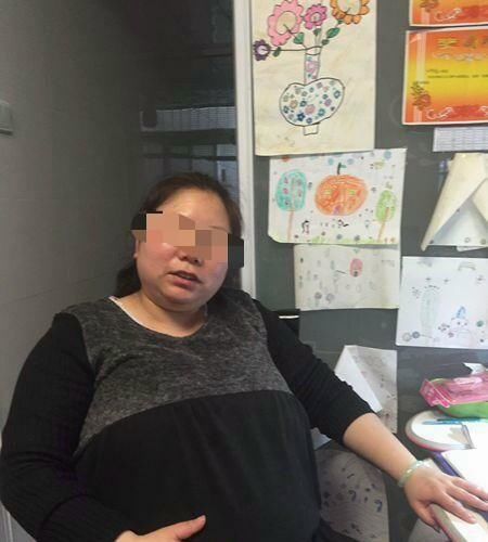 45岁孕妇二胎怀四胞胎,划开肚皮看到宝宝,医生感叹好"