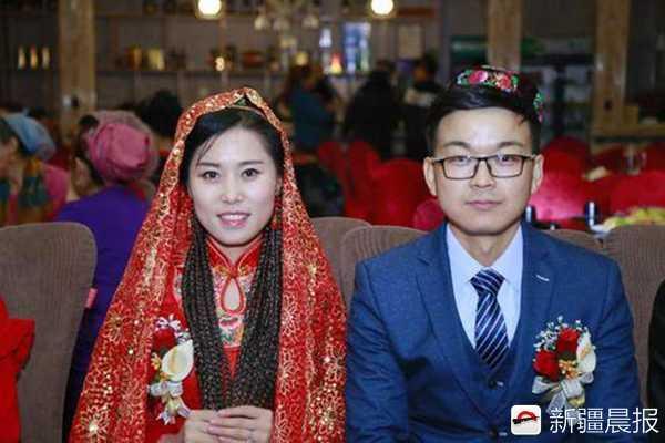 哈密姑娘结婚 邻居"姑姑"筹办别样婚礼