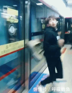 娘炮戏精,随时随机给你飚戏 摸了摸口袋的几百块钱,麻蛋,存毛啊