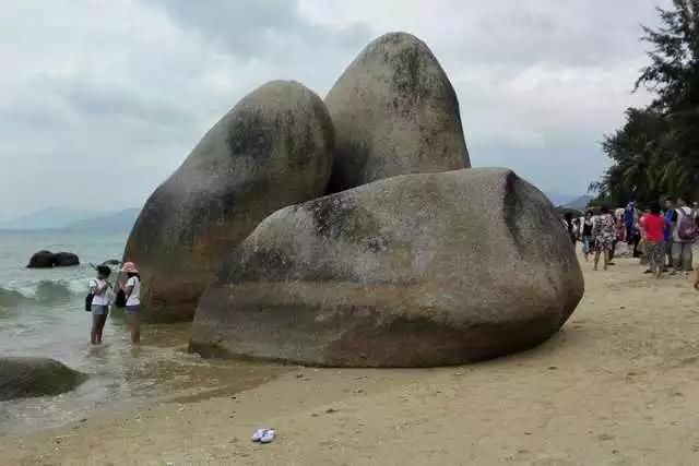 中国最坑的景点,一块大石头门票100元,游客怒骂被名字