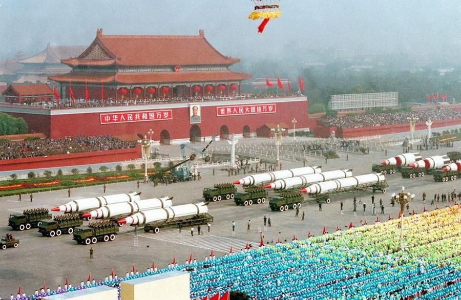 一组摄影照片重温33年前的国庆大阅兵!中国的强大是有