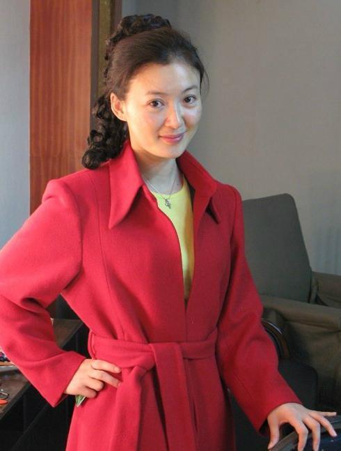 学了三年,池华琼觉得没什么发展空间就提早离开剧团走上个体演员的