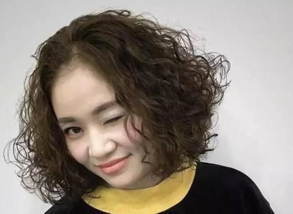 满头烫,发丝小卷惹人爱