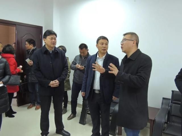 政府县长张立新,县委常委,统战部长黄顺福,县委常委曹斌,政府副县长巩