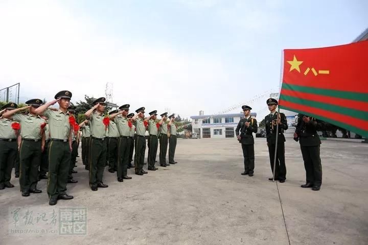 武警部队军旗,您的首批老兵向您告别来了