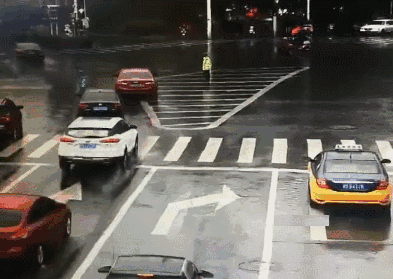 搞笑gif 你有没有听说过一招从天而降的掌法?
