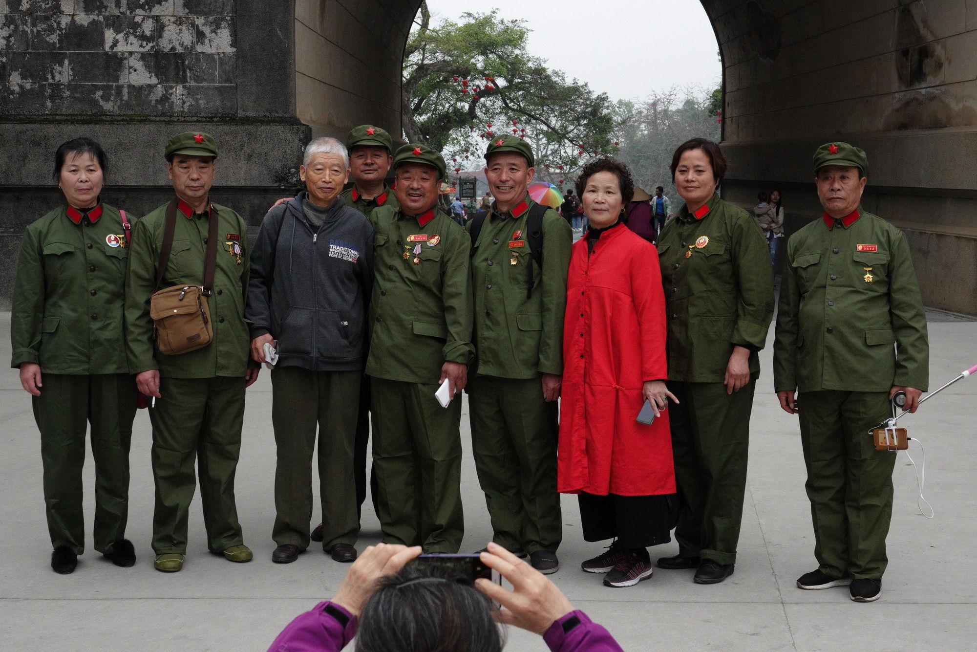 纪念对越自卫反击战40周年图集:参战老兵来到友谊关