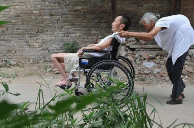 10张催人泪下的感人母子照,张张触动人心,你能撑到第几张?