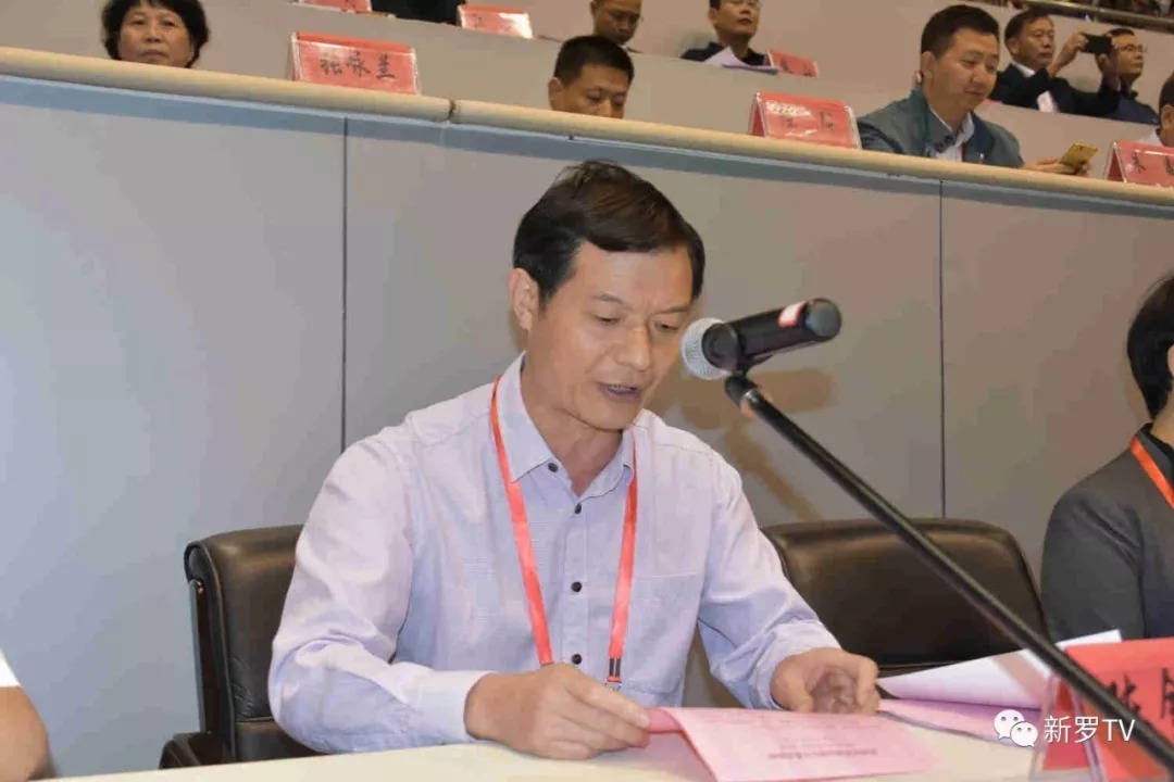 区长陈金龙致开幕词
