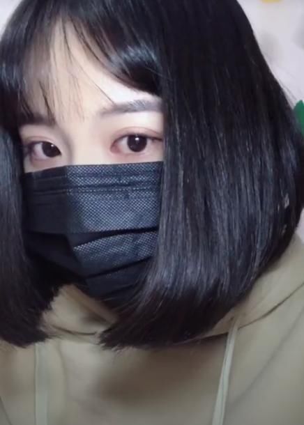 抖音""漫画眼""女孩走红,当她摘下口罩后,网友:你还是