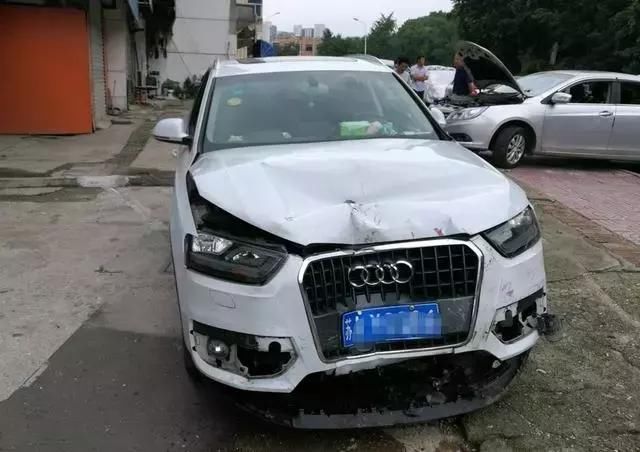 修理工无证驾驶奥迪装酷,发生车祸,车主欲哭无泪-北京时间