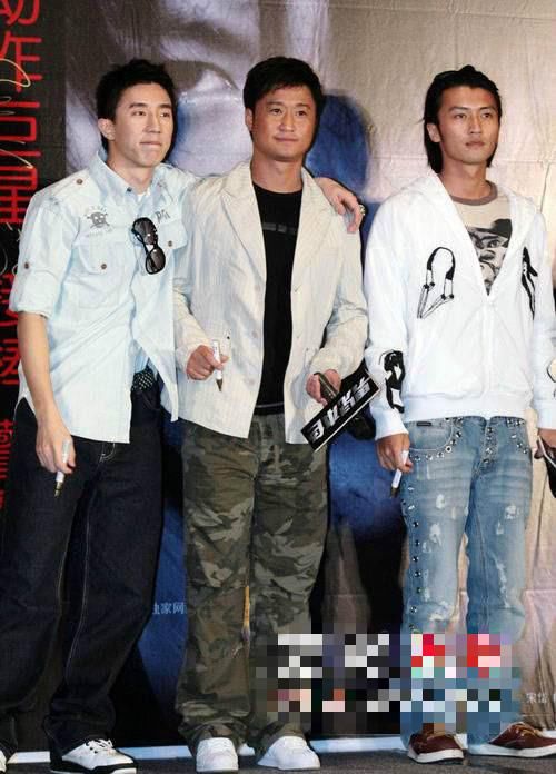 吴京前几天还圆的很慈祥,真的说瘦就瘦,就因战狼2分钱