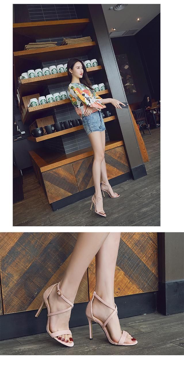 一字扣高跟凉鞋让你展现出修长美腿比例,美足脚型更完美