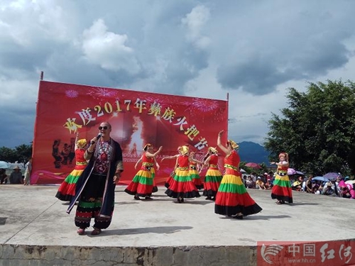 开远羊街乡群众欢度彝族火把节