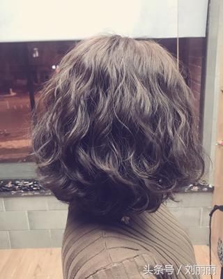 为什么那么多人烫满头卷?