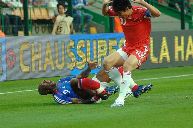 前法国脚西塞宣布退役 曾被郑智断腿无缘世界杯