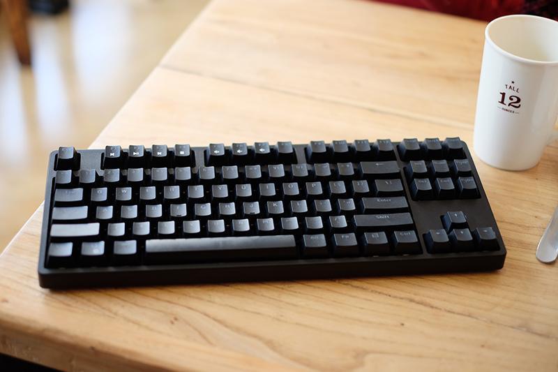 机械键盘红轴和黑轴区别_黑轴键盘哪款好_光轴键盘好还是黑轴好