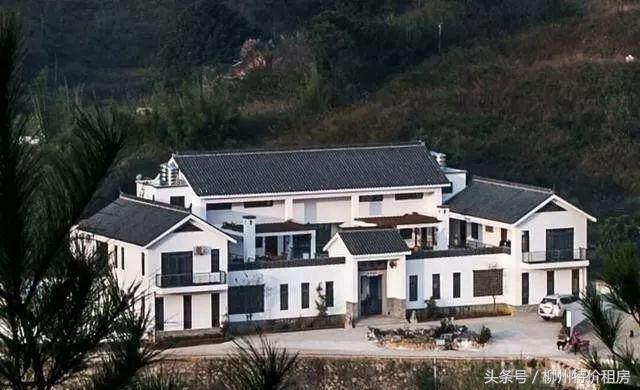 广东梅州兄弟俩,300万建四合院别墅,引路人疯狂拍照围观!