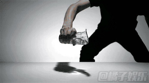 静止在空中的水好美!