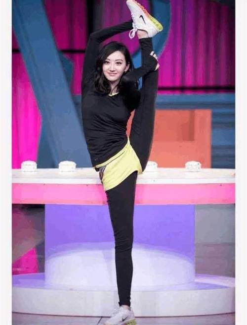 12位女星劈叉大集合,赵丽颖可爱,刘亦菲让人眼前一亮