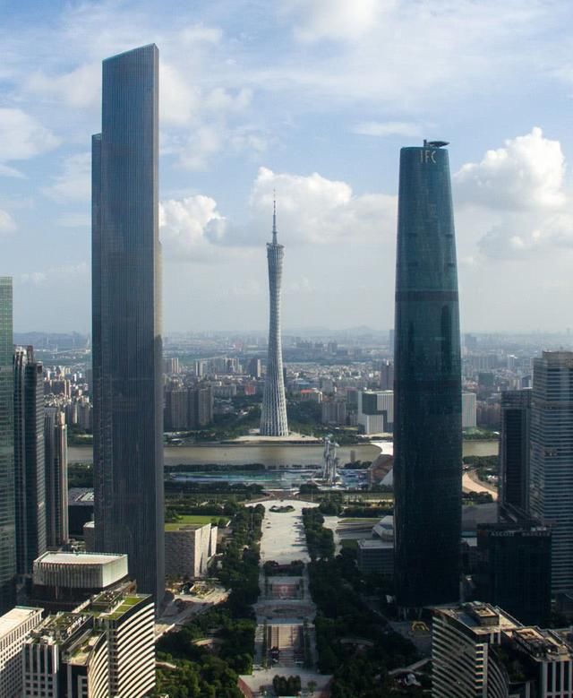 如果比拼主体高度,广州塔只能排第二,位于珠江新城的广州东塔才是第一