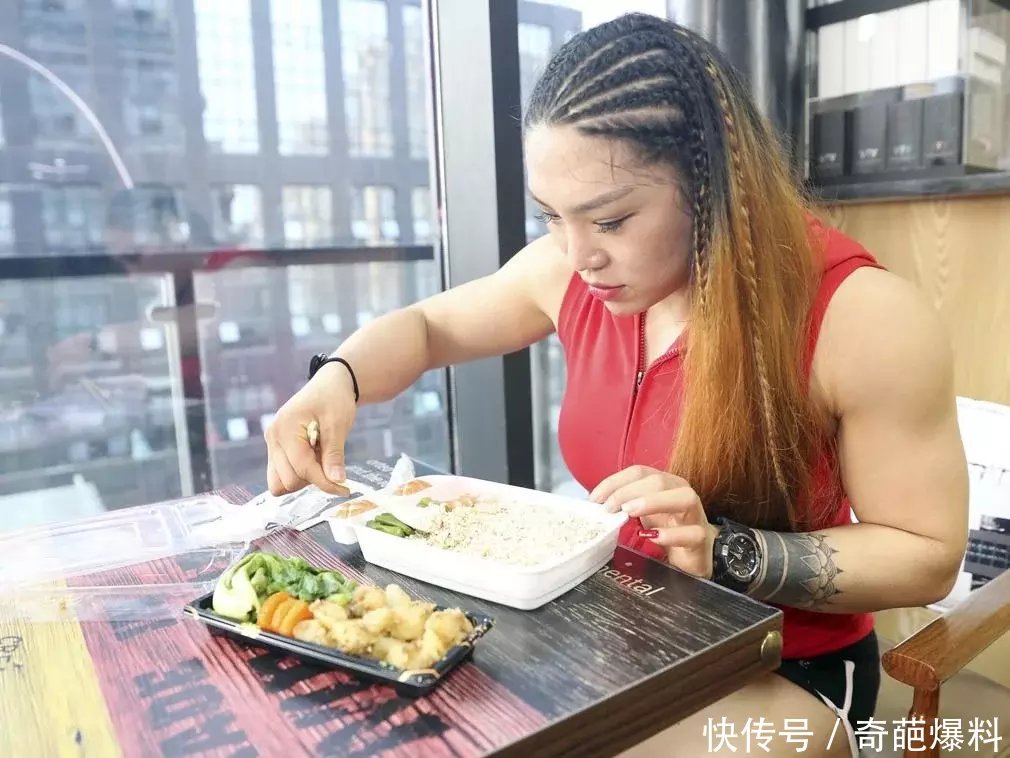 为辟谷健美v健美,杨洋每天要吃6顿无盐无油的刷脂餐.免费备战日记图片