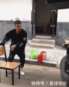 搞笑gif趣图:你知不知道,有一种从天而降的刀法?